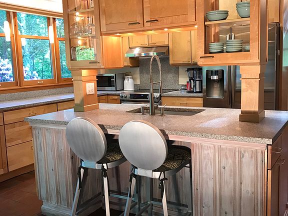 Kitch. island, windows south