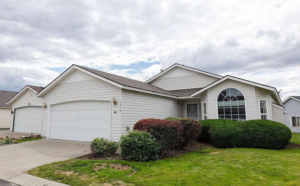 3 bed, 1436 sqft, $2,300 — Photo 1