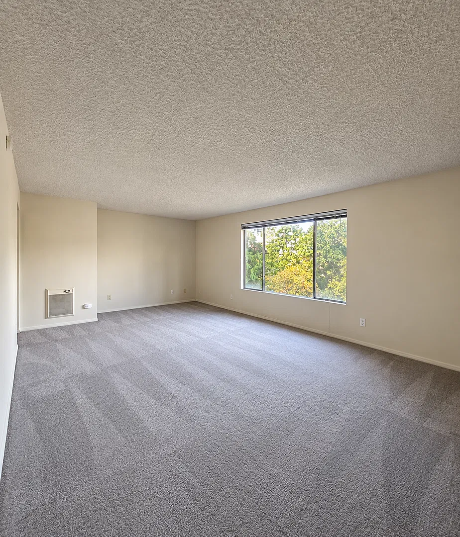 Uptown 2 Bed, 2 Bathroom For Rent! — Photo 3