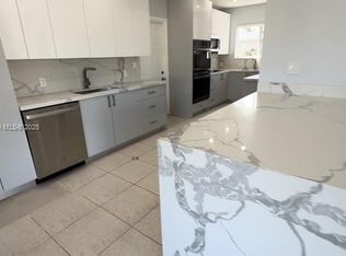 920 NE 172nd St, Miami, FL 33162