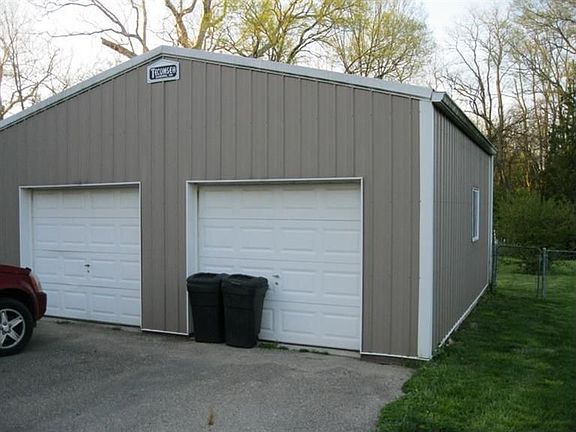 Detached garage