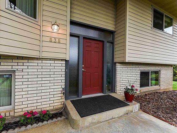 3rd image of 838 Indian Hills Dr