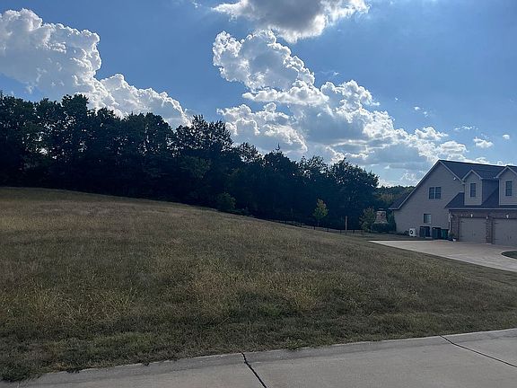 3rd image of 888 Cobblestone Dr