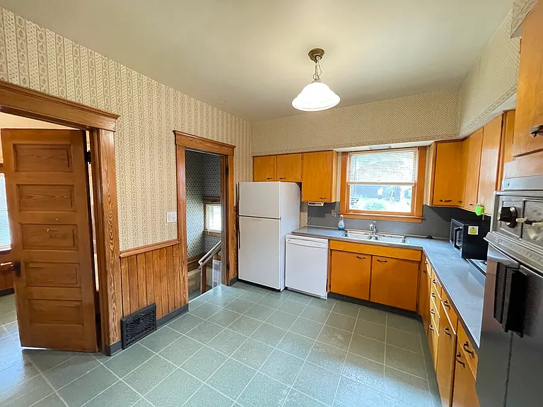 710 S Main St — Photo 8