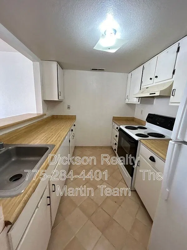 2 bed, 1.5 bath, 1128 sqft, $1,700 — Photo 3