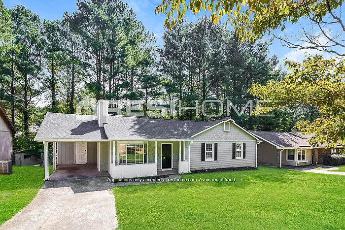 698 Utoy Cir SW photo 1