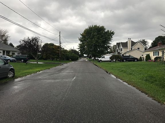 4th image of 805 Donna Dr