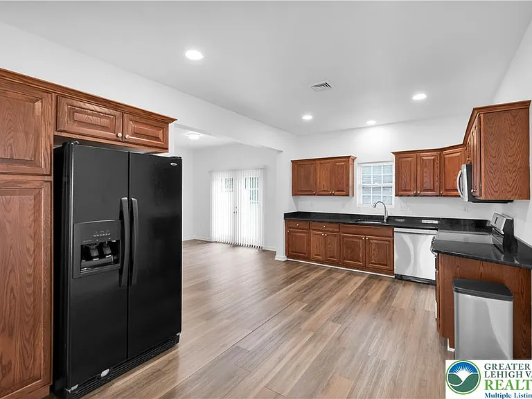 825 16th Ave — Photo 9