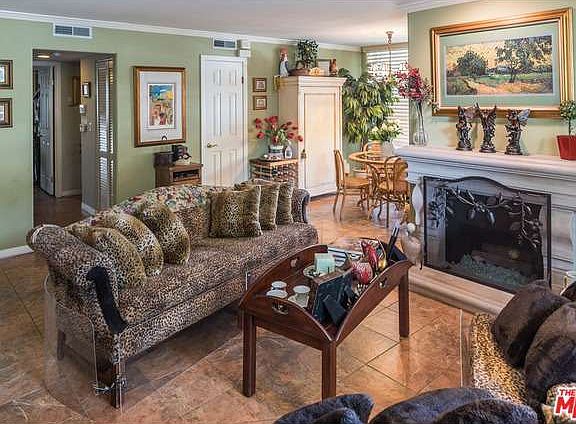 4th image of 8474 Romaine St APT 104