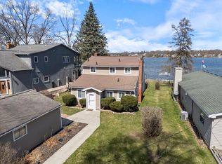 4500 Island Park Dr, Waterford, MI 48329