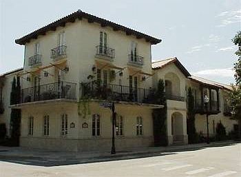 2nd image of 402 W Welbourne Ave APT 206