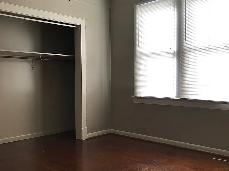 806 E University Ave — Photo 8