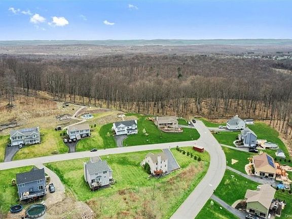 2nd image of 7 Rebecca Dr