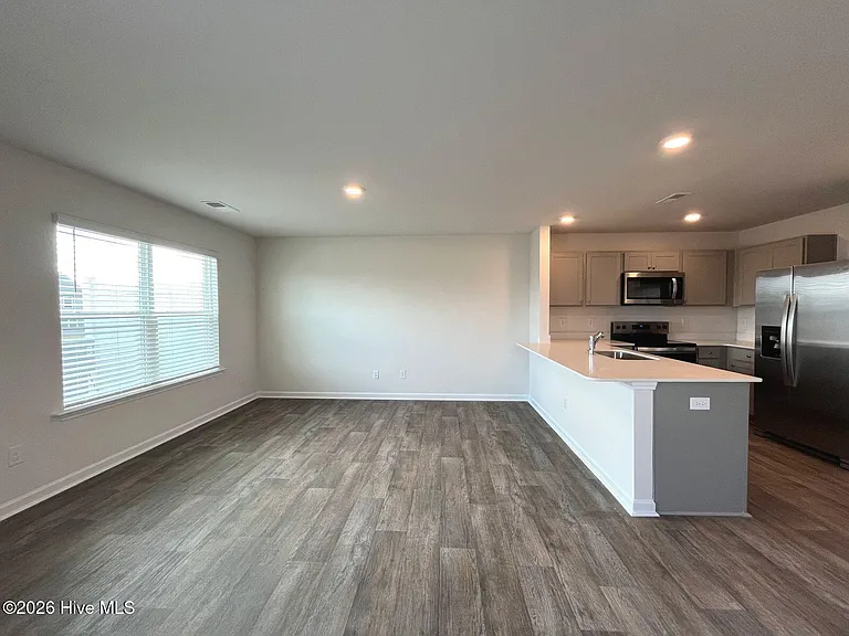 201 Maddox Dr — Photo 5