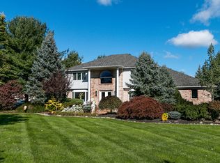 16 Alexander Dr, Monroe Township, NJ 08831