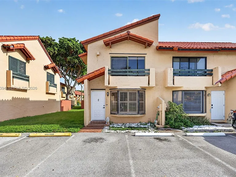 10206 SW 77th Ct — Photo 1