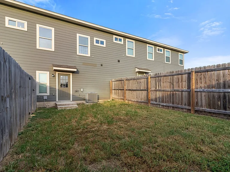 7314 Savannah Brks — Photo 1