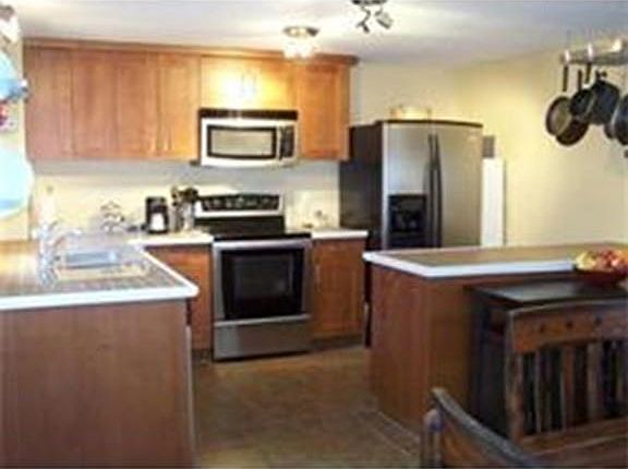 3rd image of 535 Essex St