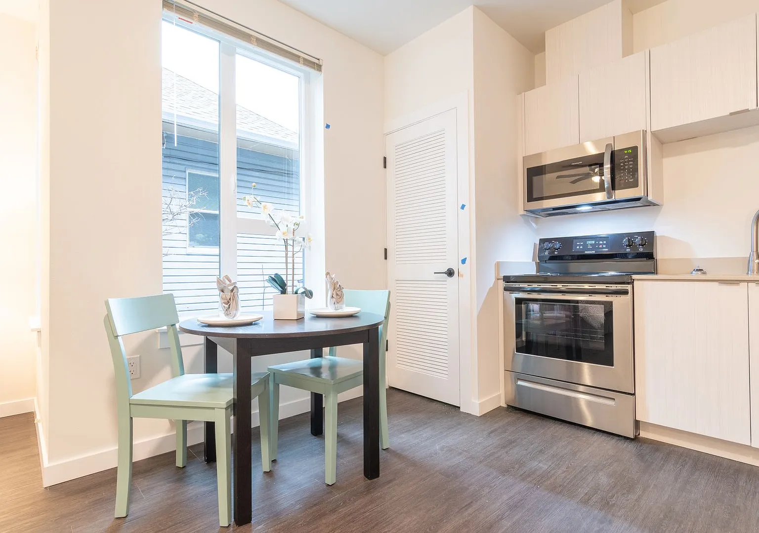 435 NE Church St — Photo 1