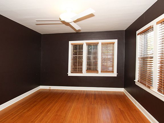 Ceiling fan.Lots of Light!