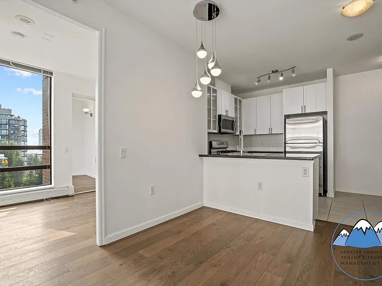 170 W 1st St #801 — Photo 6