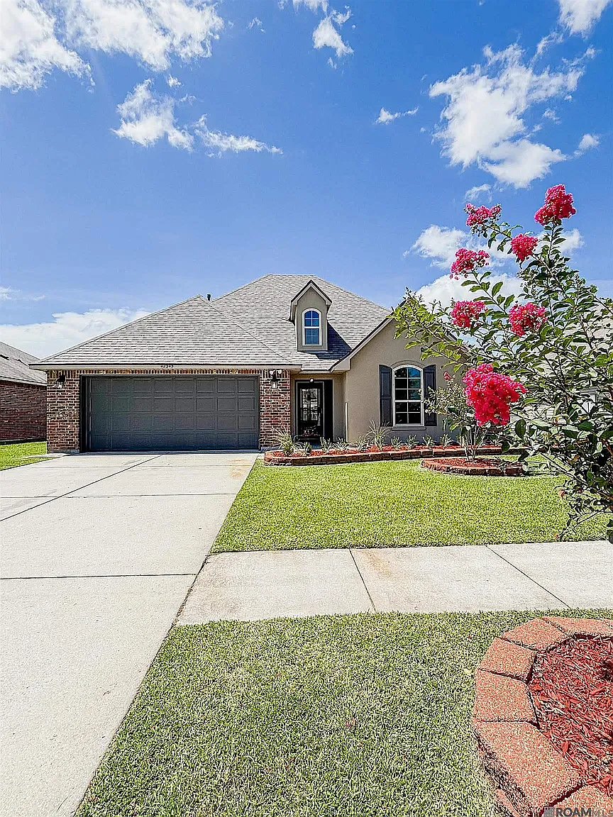 3 bed, 1517 sqft, $1,975 — Photo 1
