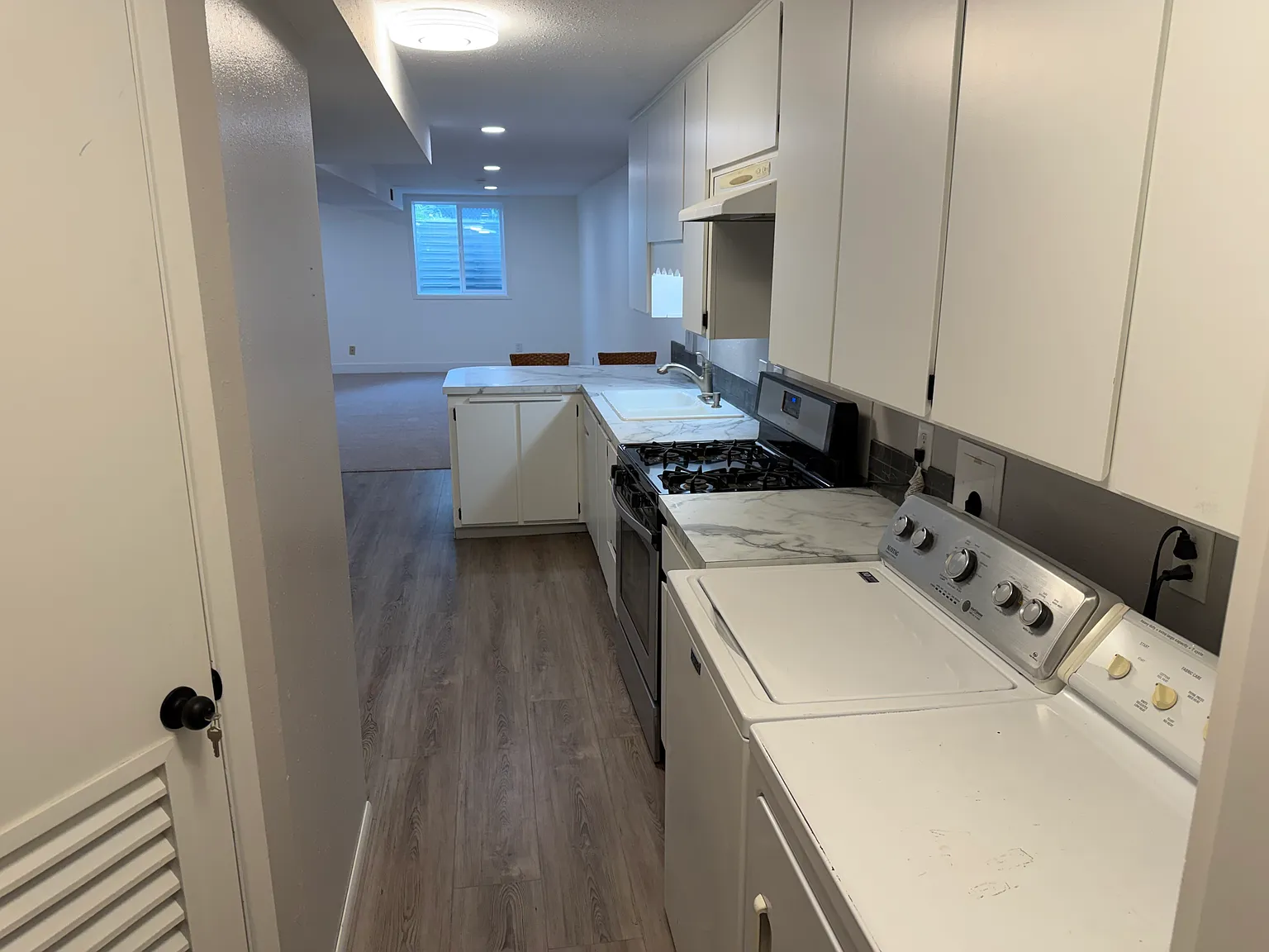 2 bed, 1076 sqft, $1,600 — Photo 3