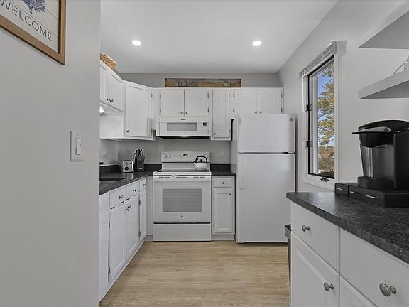 4th image of 103 Trevor Lane UNIT 103