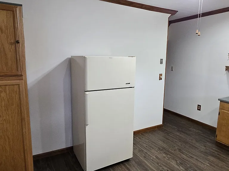 325 W Spring St — Photo 6