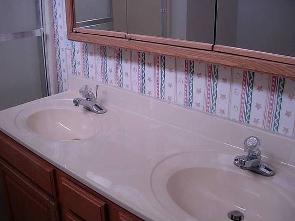 Upstairs bath/double vani