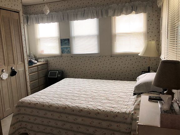 5th image of 186 Jeff St