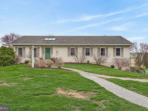 2nd image of 579 Hiview Dr