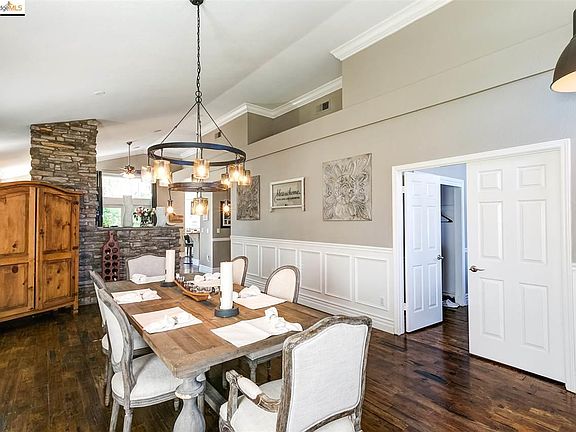 5th image of 4515 Cove Ln