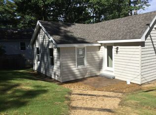 28 1st St, Amesbury, MA 01913