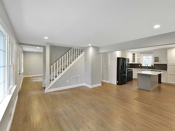 4th image of 441 Auborn Ave
