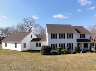 525 Groton Long Point Rd, Noank, CT 06340