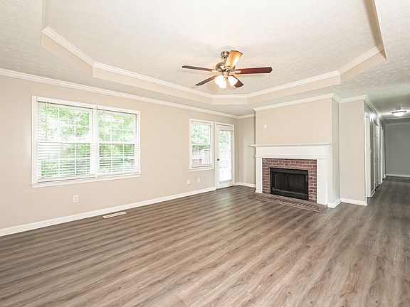 4th image of 2320 Huntington Dr