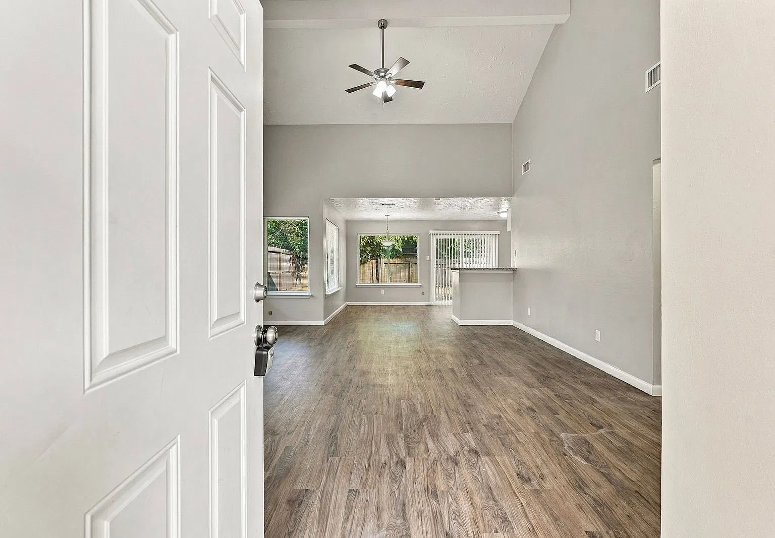 3 bed, 1.0 bath, 1344 sqft, $1,675 — Photo 2