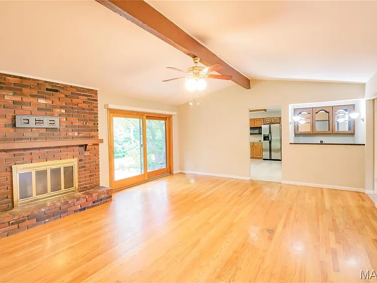 395 Statesman Ct — Photo 2