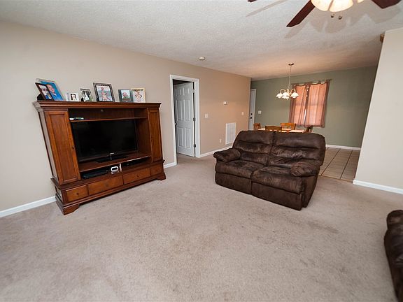 4th image of 337 Timberwood Dr