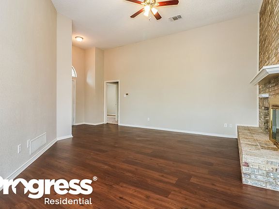 3rd image of 707 Austin Dr