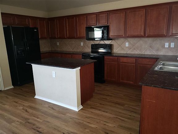 5th image of 2136 Fort Bend Dr