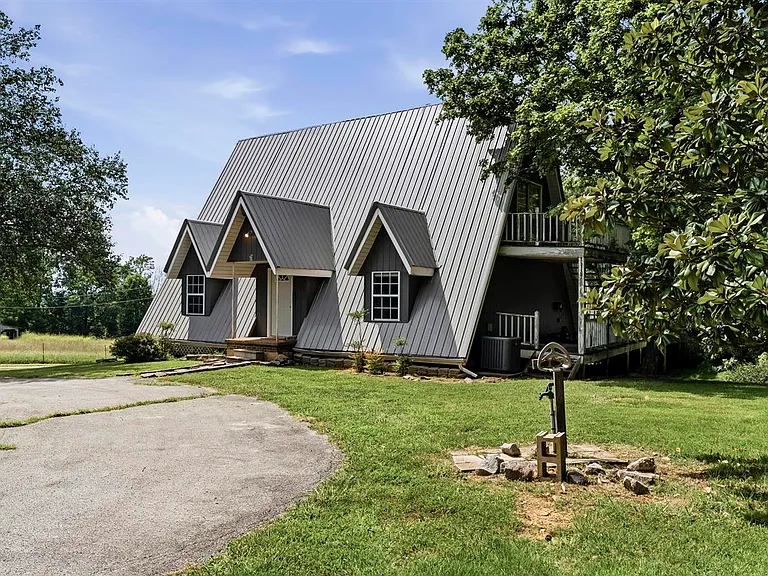 168 Halfway Rd — Photo 2
