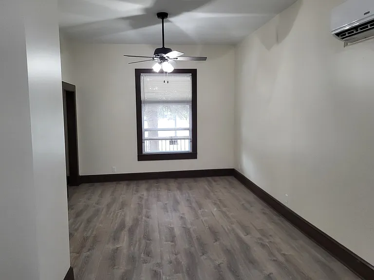 1501 Vinton St — Photo 1