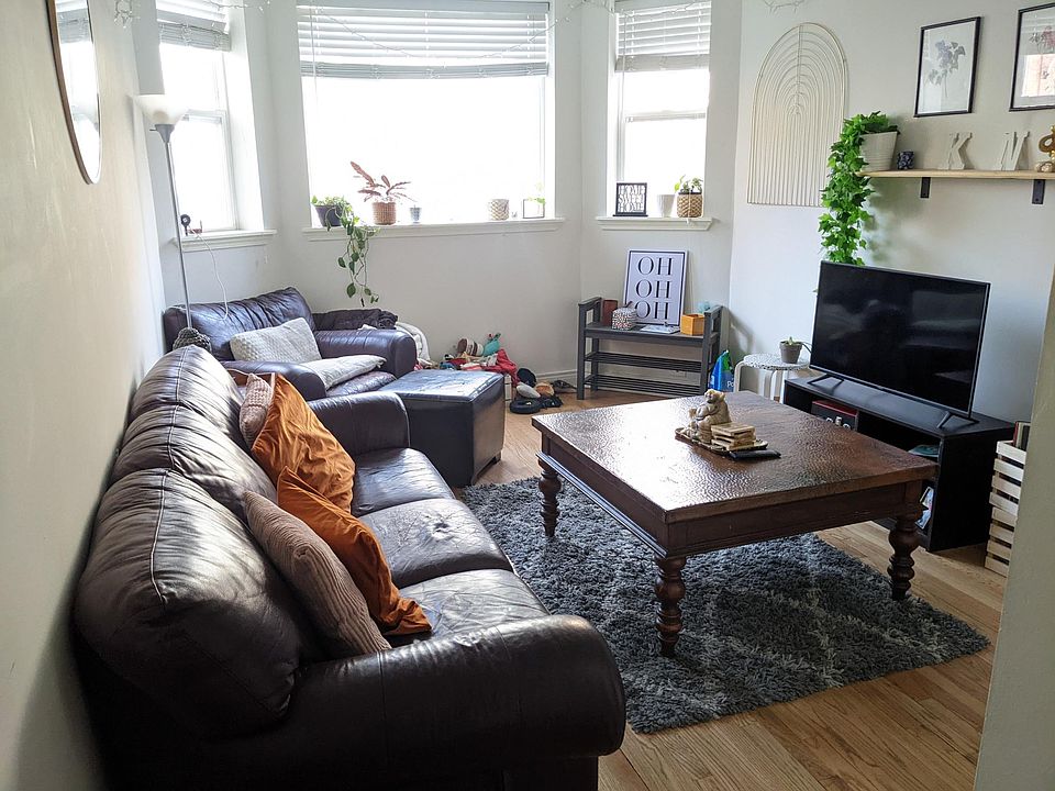 1st image of 2865 W Shakespeare Ave