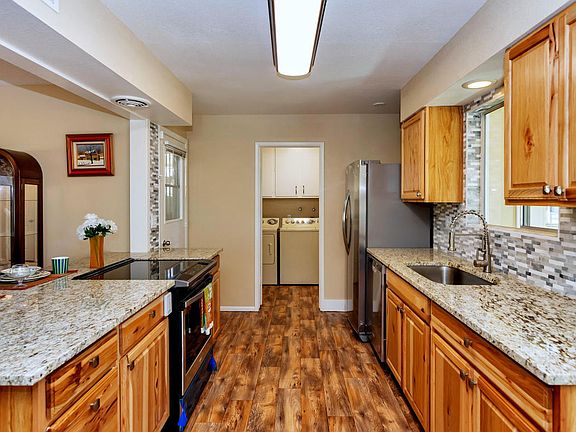 2nd image of 10512 W Roundelay Cir