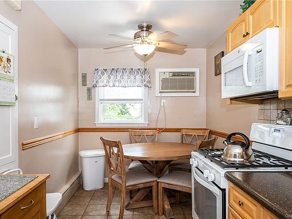 4th image of 226 Pugsley Ave