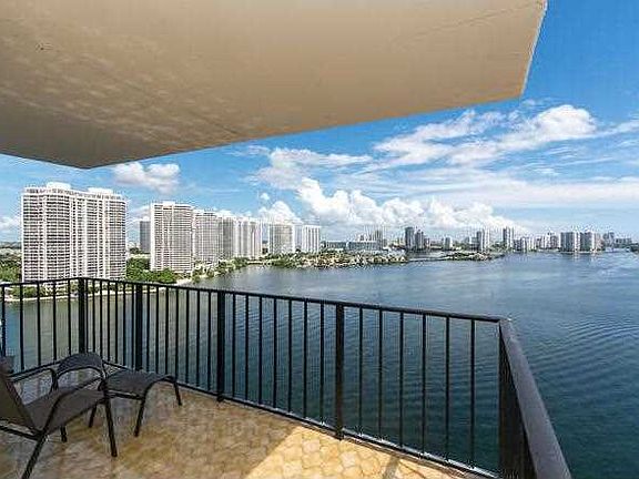 3rd image of 301 174th St APT 2018