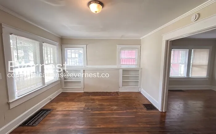 1119 Graymont Ave W — Photo 8
