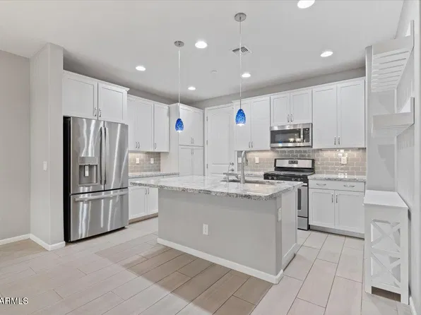 2477 W MARKET Place #27, Chandler, AZ 85248